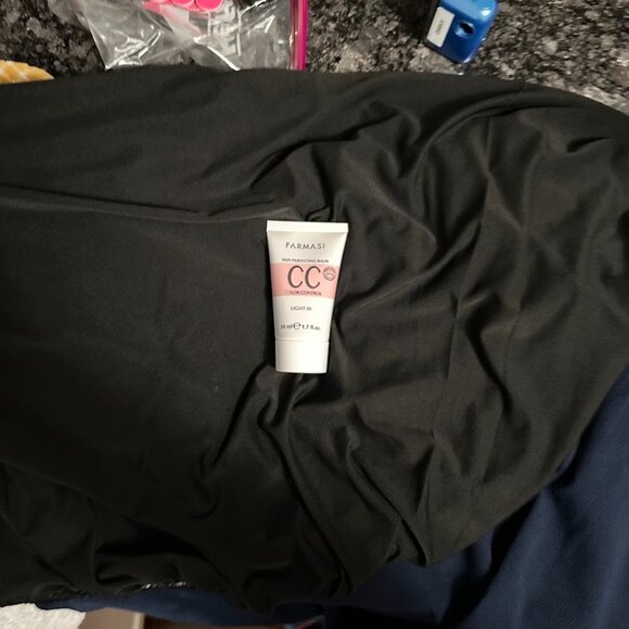 NWOT: Farmasi CC Color Correcting Cream 01 Light - Color Variant: SKINCARE - Picture 11 of 13